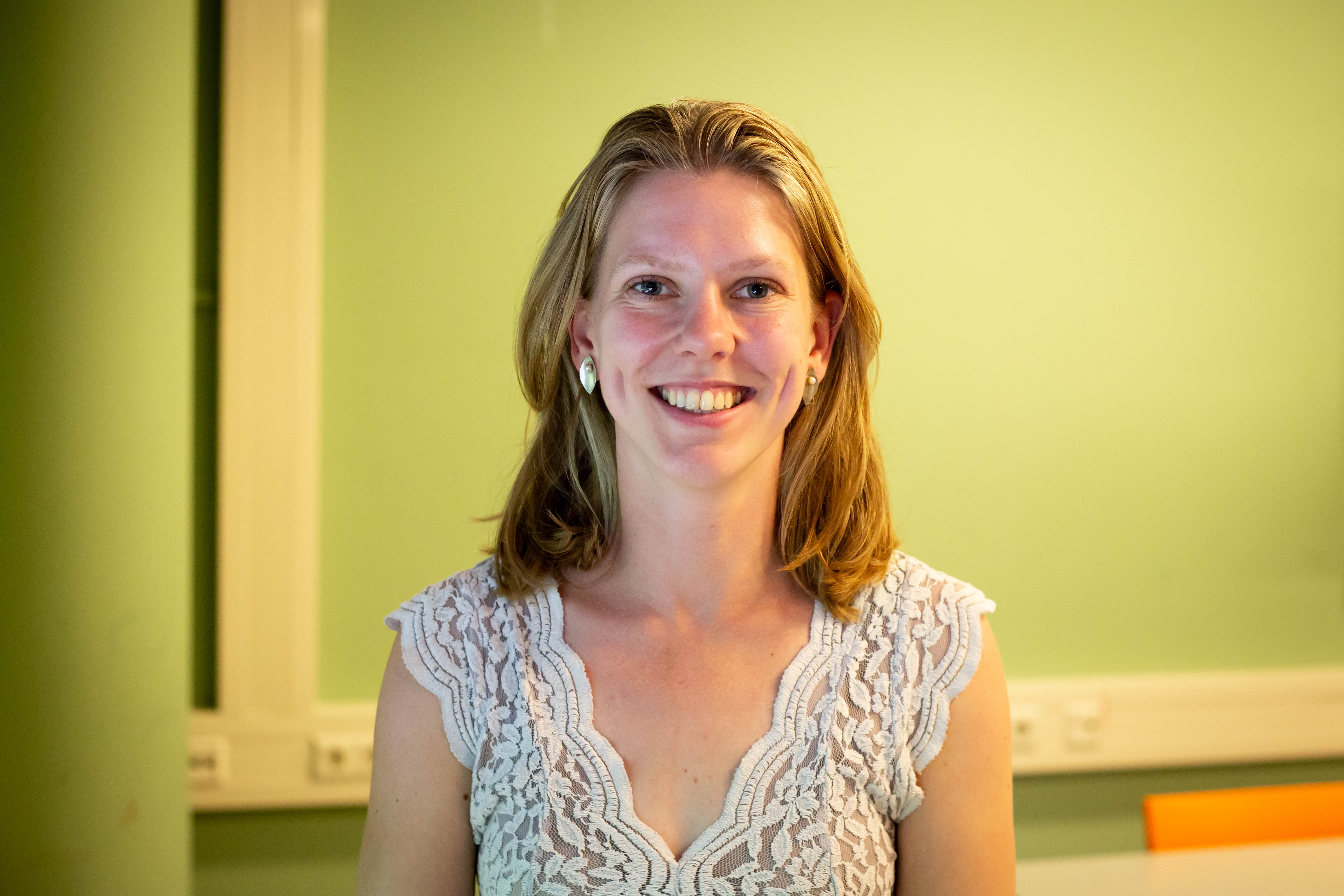 "Je merkt dat de digitalisering echt supersnel gaat", vertelt Anna van Gemeente Amsterdam. "Mensen denken vaak dat alleen ouderen moeite hebben om mee te komen."